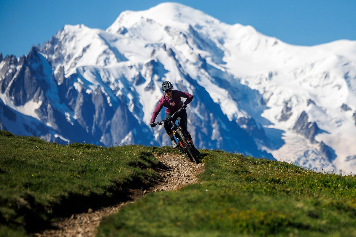 Nina Hoffmann riding a Hightower in the Alps.