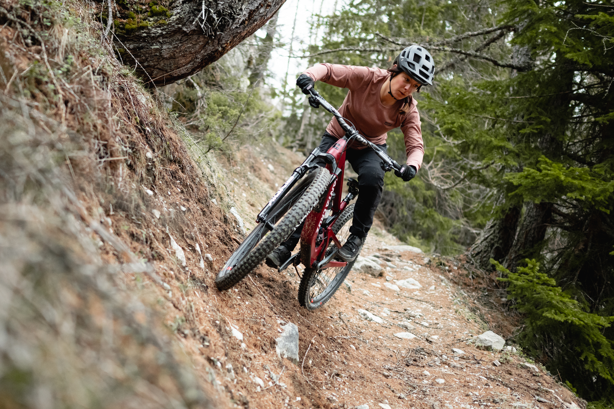 A rider entering a corner on a Hightower.